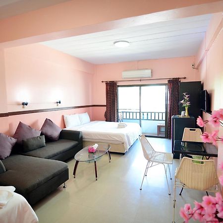 Hotel The Famous House - Jomtien Extérieur photo