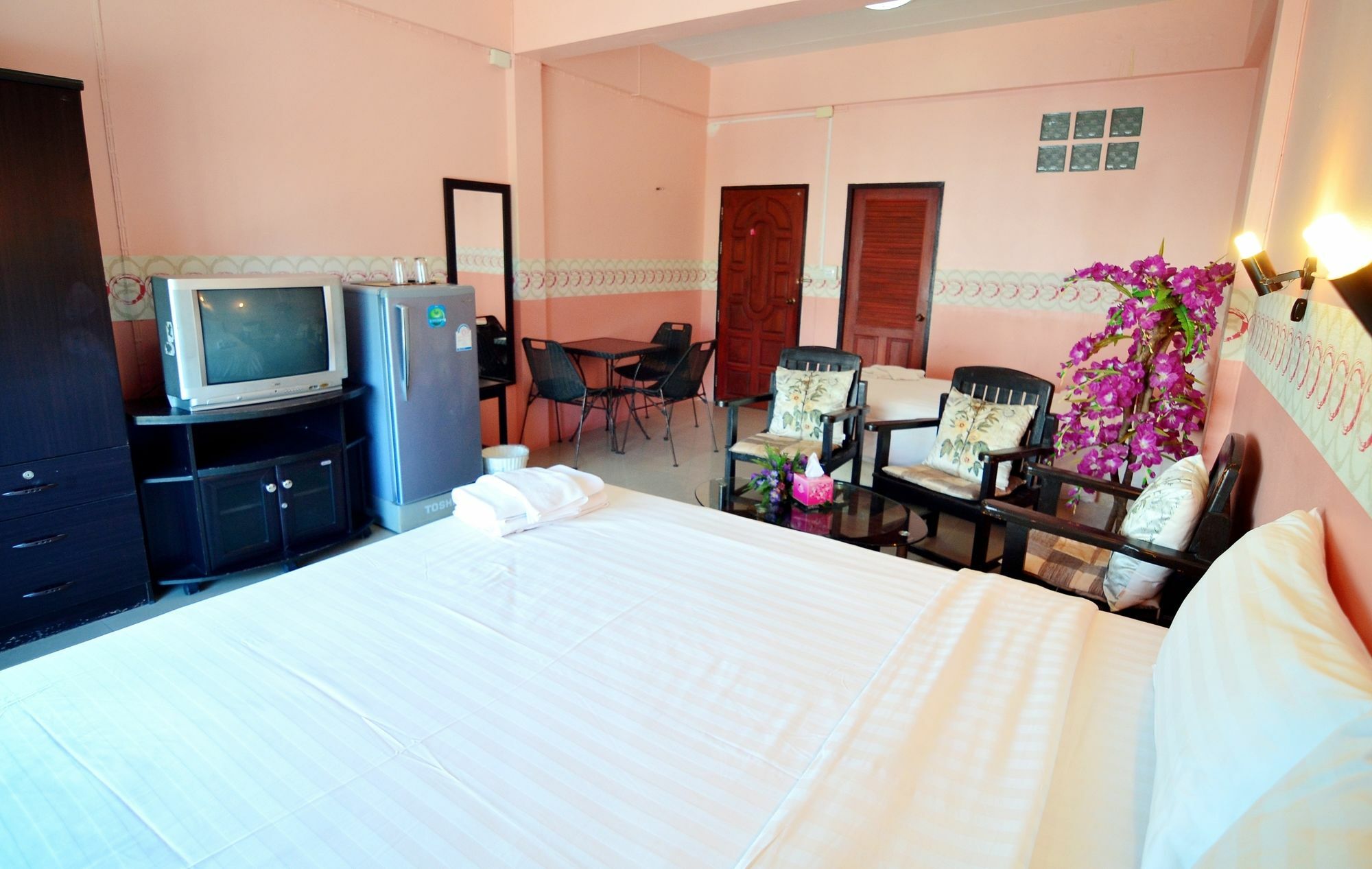 Hotel The Famous House - Jomtien Extérieur photo